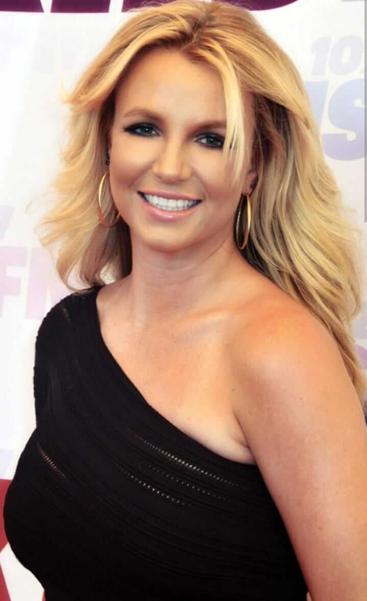 Britney Spears topless on her Instagram