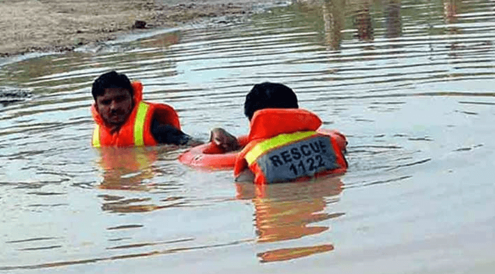 Girl drowns as boat sinks in Indus River